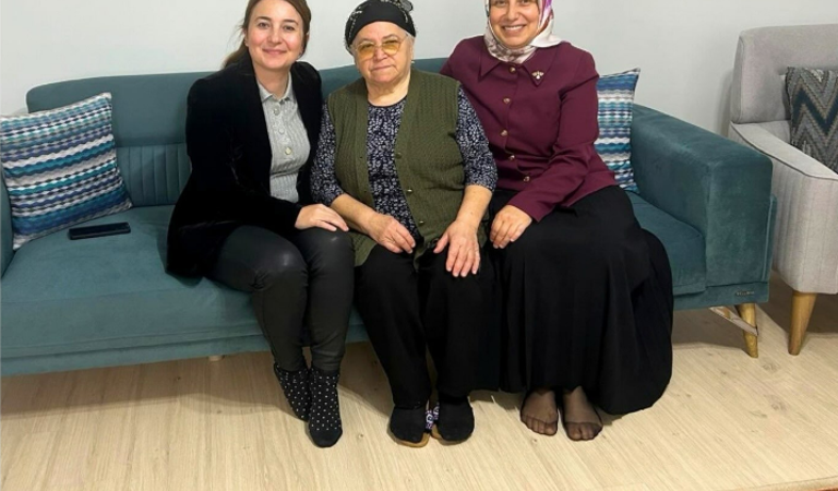 Şehidimiz Ali Yasin Erosmanoğlu’nun Annesi Nurten Erosmanoğlu Hanesinde Ziyaret Edildi.