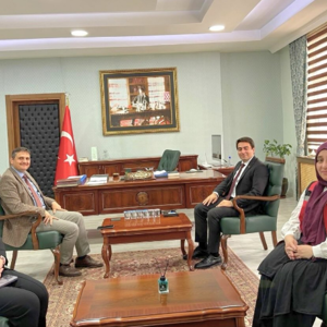 İl Müdürümüz Dr. Hüseyin Mollaoğlu, Çaykara Kaymakamı Ahmet Rıfat Arık’ı makamında ziyaret etti. - fotoğraf 1