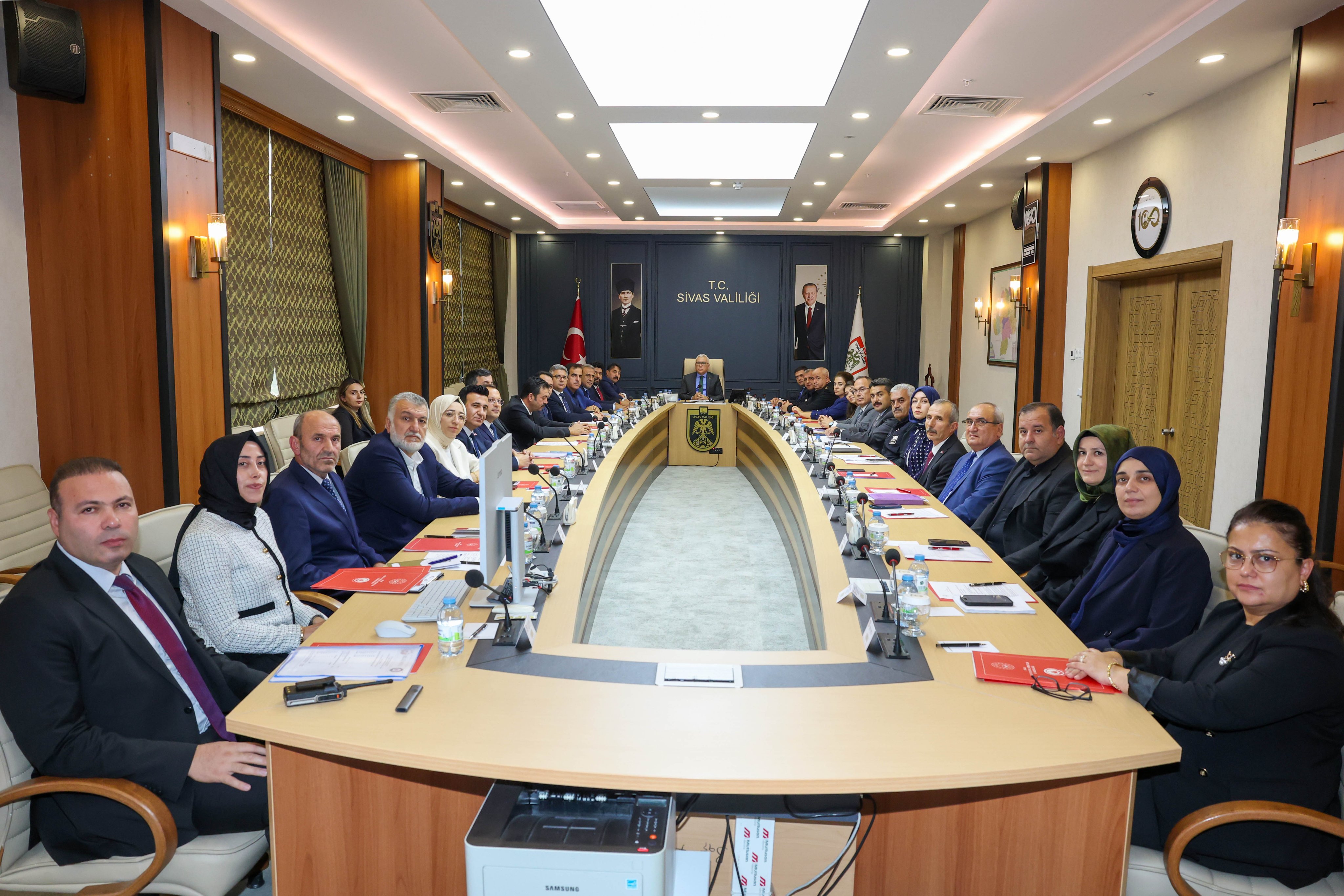 Valimiz Sn. Yılmaz Şimşek Başkanlığında Kadına Yönelik Şiddetle Mücadele Toplantısı Gerçekleştirildi