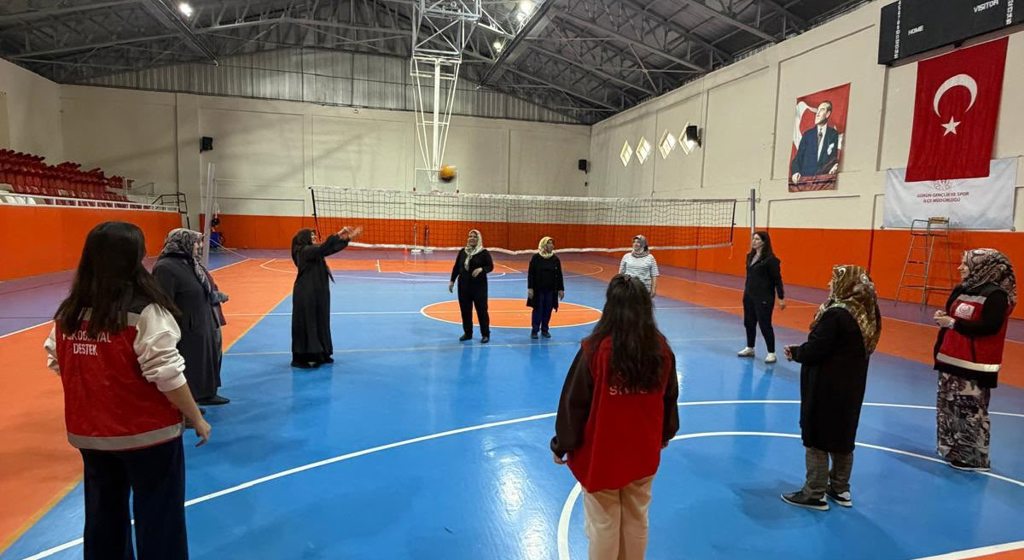 1 Ekim Dünya Yaşlılar Günü’nde Gürün’de Kıymetli Büyüklerimizle Sportif Etkinlik