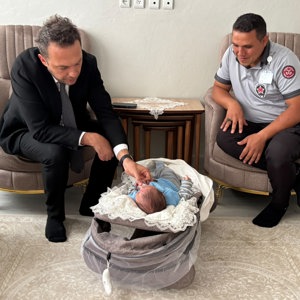 İl Müdürümüz Sayın Çetin TUTAŞ, 3. Bebeklerini Kucaklayan Ailemizi Ziyaret Etti - fotoğraf 2