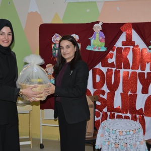 Akhisar’da Dünya Yaşlılar Günü Büyüklerimizle Birlikte Kutlandı - fotoğraf 8