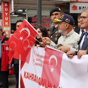 19 Eylül Gaziler Günü münasebetiyle, Valimiz Sayın Cahit ÇELİK’in katılımıyla “Kahramanlarla Kardeşlik Yolunda” yürüyüşü gerçekleştirildi. - fotoğraf 3