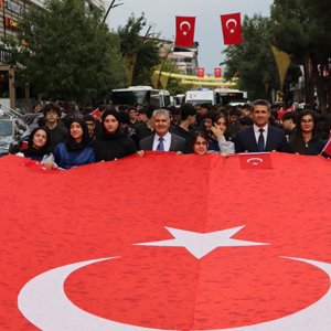 19 Eylül Gaziler Günü münasebetiyle, Valimiz Sayın Cahit ÇELİK’in katılımıyla “Kahramanlarla Kardeşlik Yolunda” yürüyüşü gerçekleştirildi. - fotoğraf 4