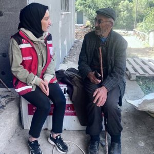 1 Ekim Dünya Yaşlılar Günü münasebetiyle İl Müdürlüğümüze bağlı Karlıova Sosyal Hizmet Merkezi tarafından kıymeti yaşlılarımız ziyaret edildi.  - fotoğraf 1