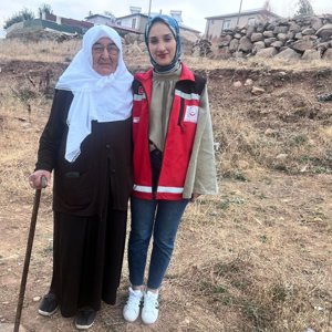 1 Ekim Dünya Yaşlılar Günü münasebetiyle İl Müdürlüğümüze bağlı Karlıova Sosyal Hizmet Merkezi tarafından kıymeti yaşlılarımız ziyaret edildi.  - fotoğraf 2