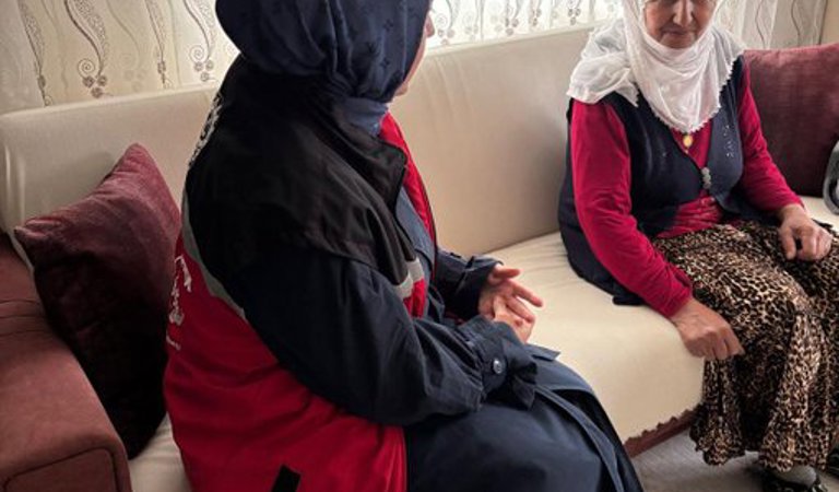 1 Ekim Dünya Yaşlılar Günü münasebetiyle Solhan ilçemizde yaşayan kıymetli büyüklerimizi ziyaret ederek kendileriyle bir araya geldik.