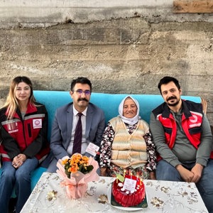 1 Ekim Dünya Yaşlılar Günü münasebetiyle 110 yaşındaki İpek YILDIZ Teyzemize bir ziyaret gerçekleştirilmiştir. - fotoğraf 4