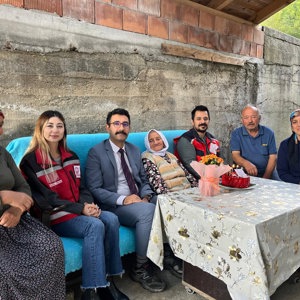 1 Ekim Dünya Yaşlılar Günü münasebetiyle 110 yaşındaki İpek YILDIZ Teyzemize bir ziyaret gerçekleştirilmiştir. - fotoğraf 1