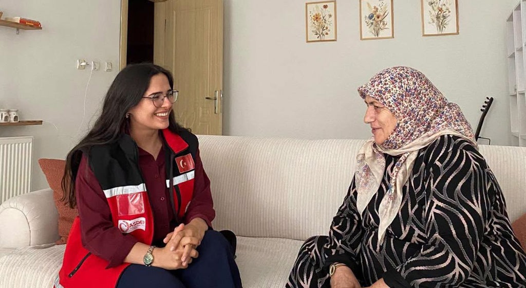 Kıymetli Büyüklerimizi Hanelerinde Ziyaret Ediyoruz
