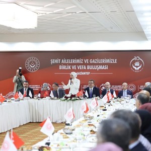 Bakan Göktaş, Gaziantep'te şehit aileleri ve gazilerle vefa buluşmasında bir araya geldi: - fotoğraf 2