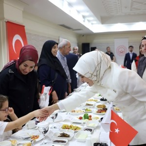 Bakan Göktaş, Gaziantep'te şehit aileleri ve gazilerle vefa buluşmasında bir araya geldi: - fotoğraf 12