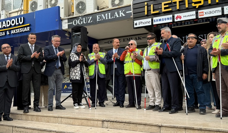 6 Nokta Körler Derneği ve Mimarlar Odası Isparta İl Temsilciliği tarafından düzenlenen farkındalık yürüyüşüne, Valimiz Sayın Abdullah Erin, İl Müdürümüz Selim Köse, İl Müdür Yardımcılarımız ve görevli çalışma arkadaşlarımızla birlikte katılım sağladık.