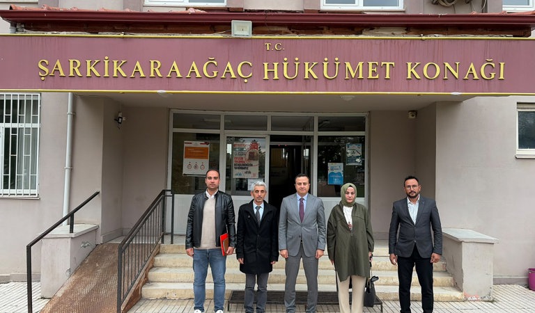 İl Müdürümüz Sayın Selim KÖSE ve İl Müdür Yardımcımız Sayın Neslihan Şeyma TAŞALTIN SOYDİNÇ, Şarkikaraağaç Sosyal Hizmet Merkezimizi ziyaret etti.