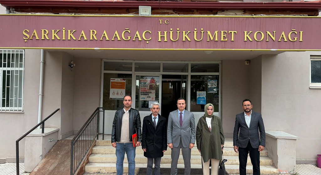 İl Müdürümüz Sayın Selim KÖSE ve İl Müdür Yardımcımız Sayın Neslihan Şeyma TAŞALTIN SOYDİNÇ, Şarkikaraağaç Sosyal Hizmet Merkezimizi ziyaret etti.