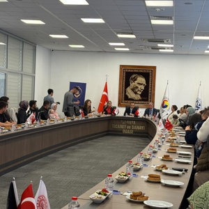 Isparta Aile ve Sosyal Hizmetler İl Müdürlüğümüz ile Mehir Aile Platformu Isparta İl Temsilciliği iş birliğinde, Evlenecek Gençlerin Desteklenmesi Projesi kapsamında bebek sahibi ailelerimizle kahvaltı programında bir araya geldik. - fotoğraf 11