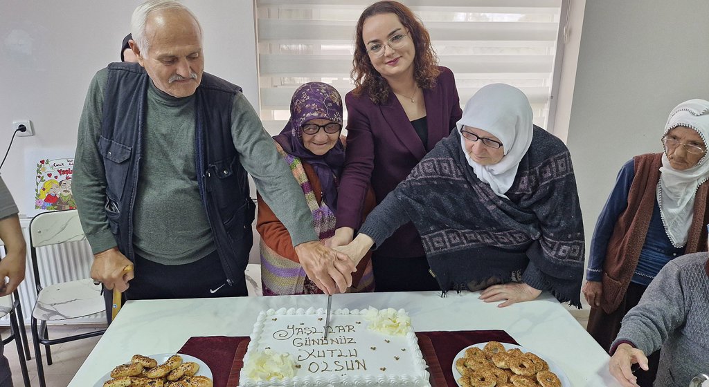 Zile Huzurevinde "1 Ekim Dünya Yaşlılar Günü" Coşkuyla Kutlandı