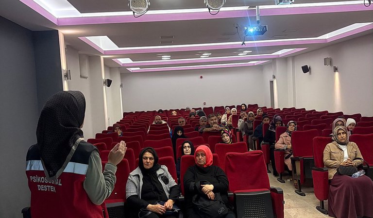 Ortaokul Velilerine “Bilinçli Medya Kullanımı” Eğitimi Verildi