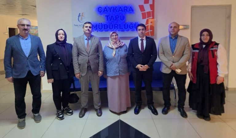 Sebahat Türkyılmaz Görev Yaptığı Çaykara Tapu Müdürlüğünde Ziyaret Edildi.