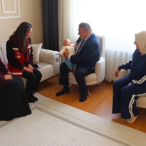 “Her Yuva Bir Umut, Her Bebek Bir Bereket” ve "Hayat Bağım" projeleri kapsamında, Aile ve Sosyal Hizmetler İl Müdürümüz Sayın Sami Çift’in katılımıyla ailelerimizi ve çocuklarımızı ziyaret ettik. - fotoğraf 4