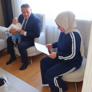 “Her Yuva Bir Umut, Her Bebek Bir Bereket” ve "Hayat Bağım" projeleri kapsamında, Aile ve Sosyal Hizmetler İl Müdürümüz Sayın Sami Çift’in katılımıyla ailelerimizi ve çocuklarımızı ziyaret ettik. - fotoğraf 2