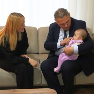 “Her Yuva Bir Umut, Her Bebek Bir Bereket” ve "Hayat Bağım" projeleri kapsamında, Aile ve Sosyal Hizmetler İl Müdürümüz Sayın Sami Çift’in katılımıyla ailelerimizi ve çocuklarımızı ziyaret ettik. - fotoğraf 9