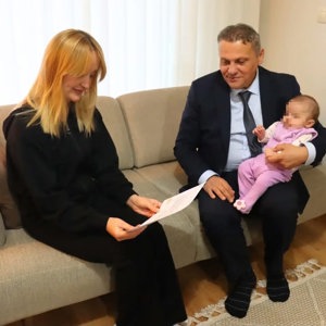 “Her Yuva Bir Umut, Her Bebek Bir Bereket” ve "Hayat Bağım" projeleri kapsamında, Aile ve Sosyal Hizmetler İl Müdürümüz Sayın Sami Çift’in katılımıyla ailelerimizi ve çocuklarımızı ziyaret ettik. - fotoğraf 8