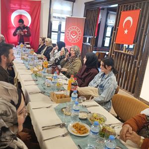 “Nesiller Buluşuyor” Etkinliğinde Şehit ve Gazi Aileleri ile Gençler Bir Araya Geldi - fotoğraf 1