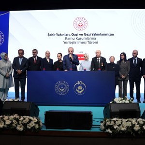 Cumhurbaşkanı Erdoğan ve Bakanımız Göktaş Şehit Yakınları, Gazi ve Gazi Yakınlarımızın Kamu Kurumlarına Yerleştirilmesi Kura Töreni’ne katıldı - fotoğraf 12