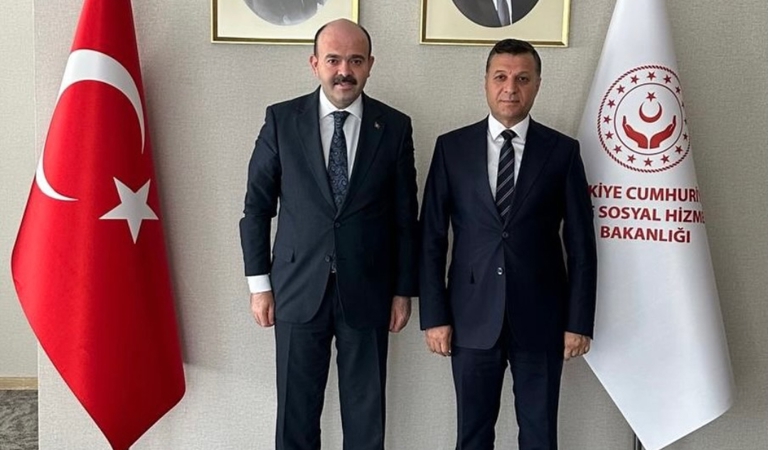 İl Müdürümüz Abdurrahman Bilgiç, Aile ve Sosyal Hizmetler Bakan Yardımcımız Sayın Adil Çalışkan’ı makamında ziyaret etti.