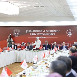 Bakan Göktaş, Gaziantep'te şehit aileleri ve gazilerle vefa buluşmasında bir araya geldi: - fotoğraf 2