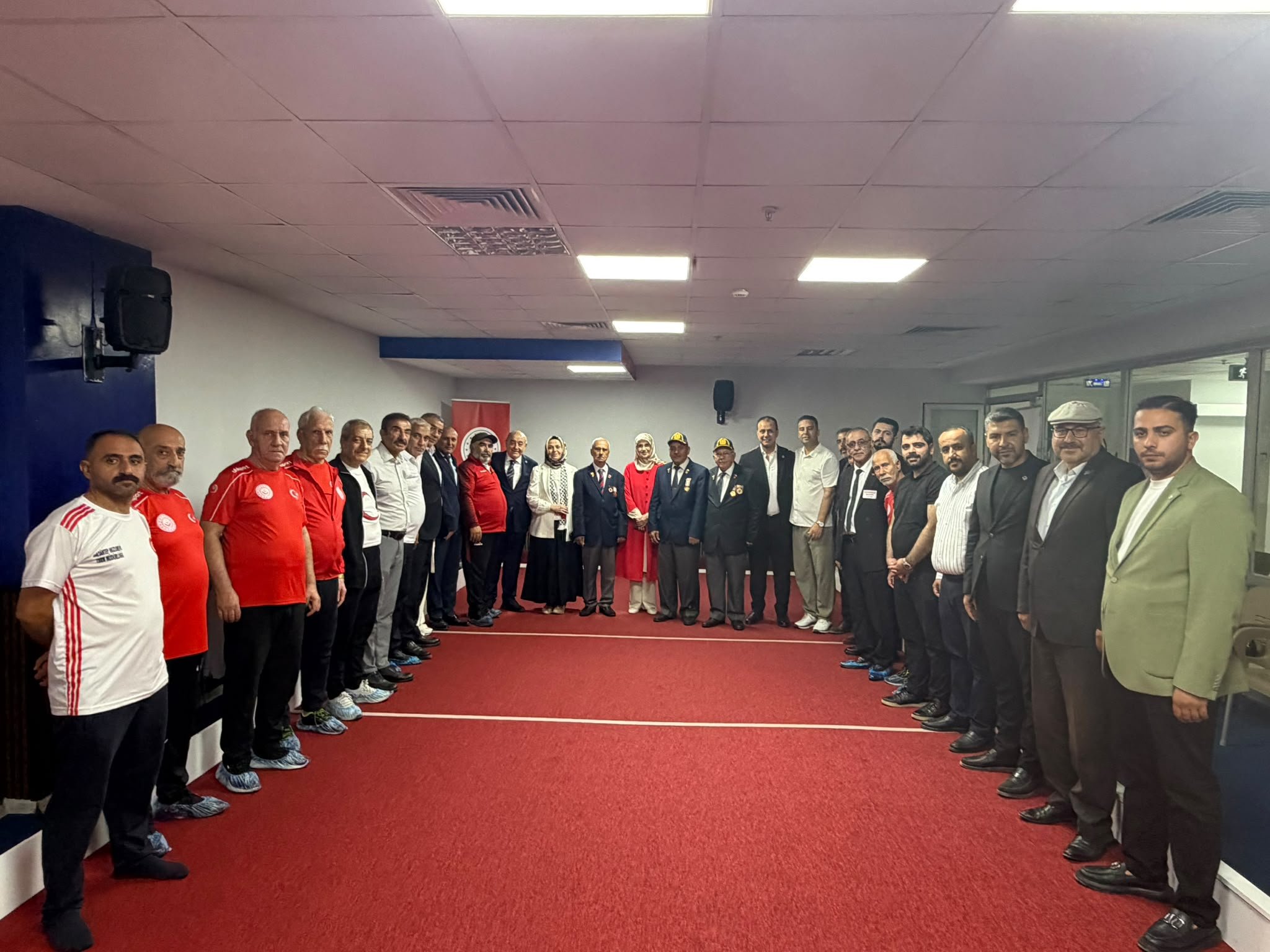 Gazilerimiz ve Büyüklerimiz Aynı Dostluk Sahasında Buluştu