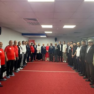 Gazilerimiz ve Büyüklerimiz Aynı Dostluk Sahasında Buluştu - fotoğraf 1