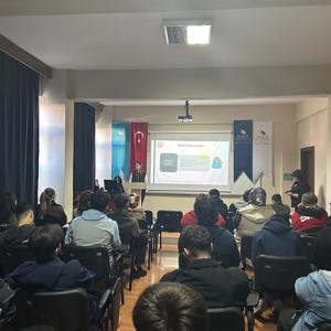 Üniversite Öğrencilerine Yönelik “Sağlıklı Yaşam ve Güvenli İlişkiler” Seminerleri Düzenlendi. - fotoğraf 10