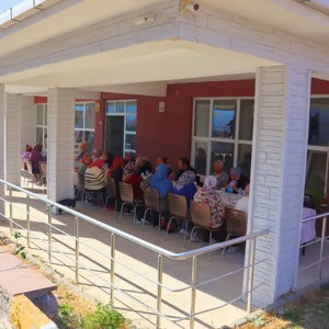  Safranbolu Yazıköy Engelsiz Yaşam Bakım ve Rehabilitasyon Merkezinde, moral ve sosyal uyum etkinliği kapsamında yemek programı gerçekleştirildi. - fotoğraf 3