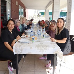 Safranbolu Yazıköy Engelsiz Yaşam Bakım ve Rehabilitasyon Merkezinde, moral ve sosyal uyum etkinliği kapsamında yemek programı gerçekleştirildi. - fotoğraf 4