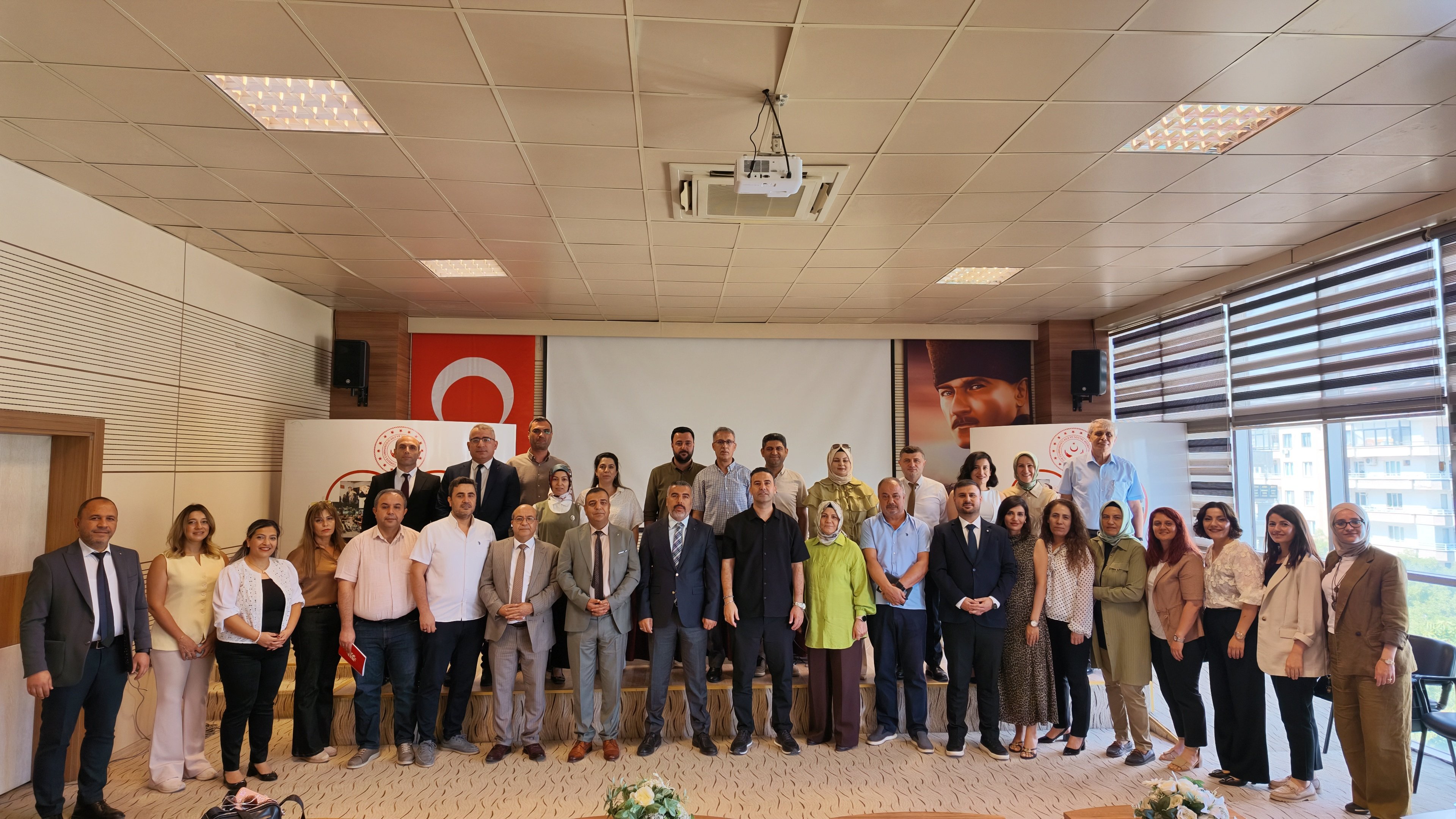 İl Müdürümüz Umut Zeybek Başkanlığında Aylık Olağan Müdürler Toplantısı Gerçekleştirildi