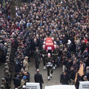 Şehit Teğmen Mustafa Bayrakdar Son Yolculuğuna Uğurlandı. - fotoğraf 2