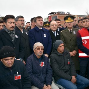 İdlib Şehidi Süleyman Şahin Dualar ve Gözyaşlarıyla Toprağa Verildi - fotoğraf 4