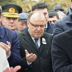 İdlib Şehidi Süleyman Şahin Dualar ve Gözyaşlarıyla Toprağa Verildi - fotoğraf 8