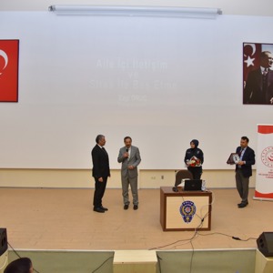 Kırşehir Polis Meslek Eğitim Merkezi Personeline Aile İçi İletişim ve Stresle Baş Etme Eğitimi Verildi. - fotoğraf 4