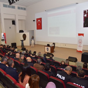 Kırşehir Polis Meslek Eğitim Merkezi Personeline Aile İçi İletişim ve Stresle Baş Etme Eğitimi Verildi. - fotoğraf 5