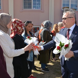 Kurumlarımıza Valimiz Sayın Yılmaz ŞİMŞEK ve Eşleri Dr. Çiğdem Olgun ŞİMŞEK'ten Ziyaret - fotoğraf 5