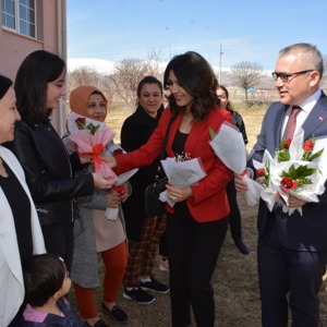 Kurumlarımıza Valimiz Sayın Yılmaz ŞİMŞEK ve Eşleri Dr. Çiğdem Olgun ŞİMŞEK'ten Ziyaret - fotoğraf 6