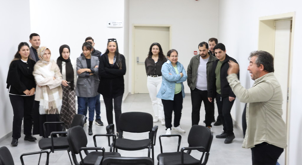 Sahada Daha Güçlü Müdahale: Aile ve Sosyal Hizmetler Personeline Psikososyal Destek Eğitimi