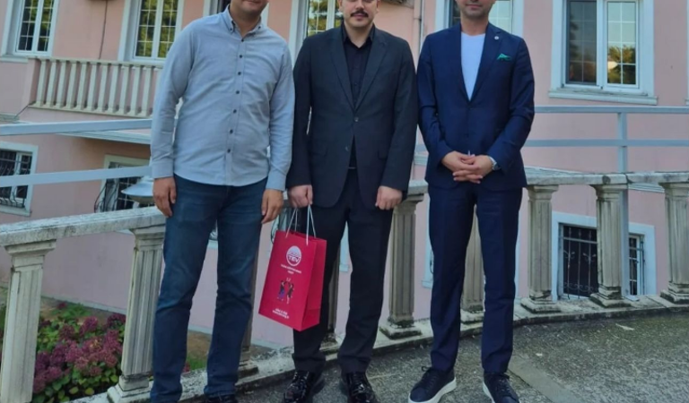  ismail Çolak, Türk Eğitim Vakfı Trabzon Şube Başkanı Emrah Nebioğlu’nu Makamında Ağırladı.