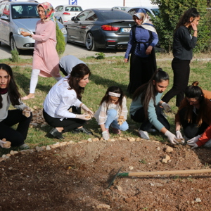 Çocuklarımızla Çiçek Diktik  - fotoğraf 16