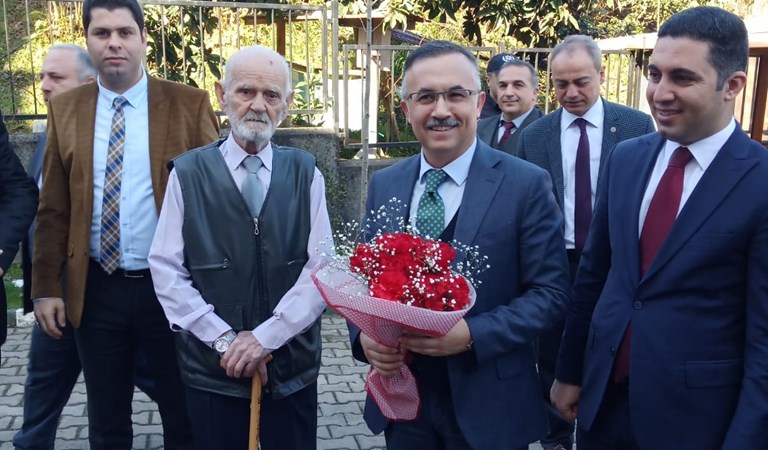 Valimiz Kemal Çeber, Fındıklı Huzurevi Yaşlı Bakım ve Rehabilitasyon Merkezimizi Ziyaret Etti