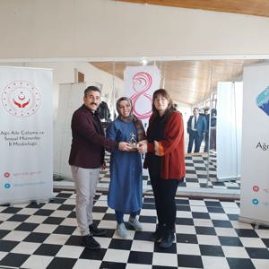 8 Mart Dünya Emekçi Kadınlar Günü nedeniyle düzenlenen etkinlikler kapsamında, “Geleneksel 2. Kurumlar Arası Kadınlar Masa Tenisi Turnuvası” gerçekleştirildi. - fotoğraf 4