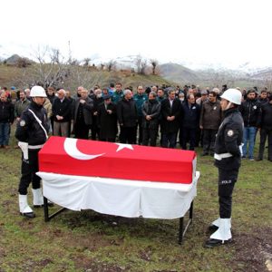 Şehit Müdür Yardımcısı Turan, son yolculuğuna uğurlandı - fotoğraf 1